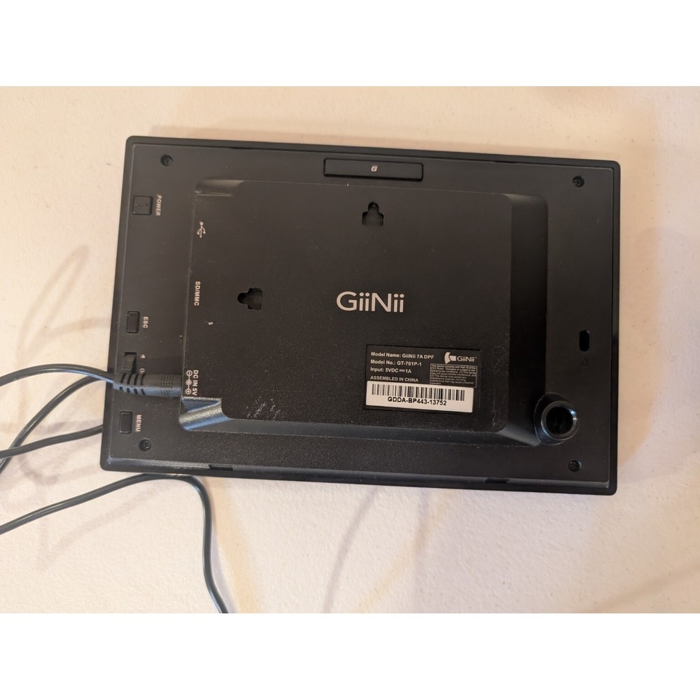 GiiNii 7" Digital Photo Frame Model G-710P1-P Black w/ Power‎ Cord - Works - Picture 3 of 4